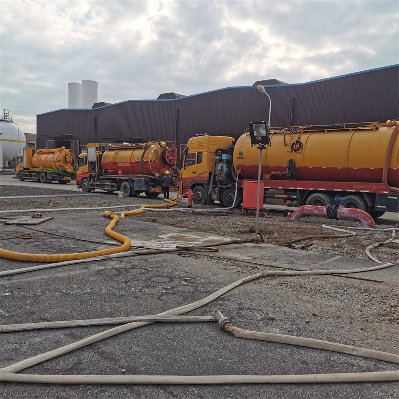 新平污水池清理